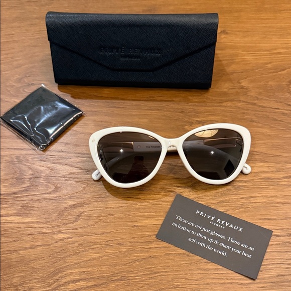 NEW Privé Revaux White Cat-Eye Sunglasses - Picture 1 of 4